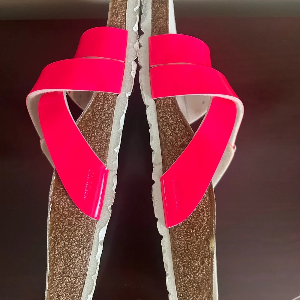 Birkenstock Mayari sandals in neon pink patent leather. Size 37. Worn twice. - Picture 3 of 7